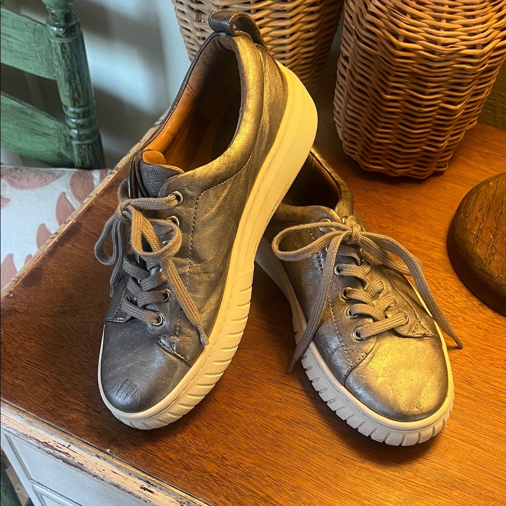 SOFFT Pacey Platform Metallic Gray Women's Sneakers::9M